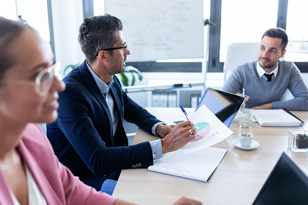 _0003_business-people-discussing-together-in-conference--2DFXMSN